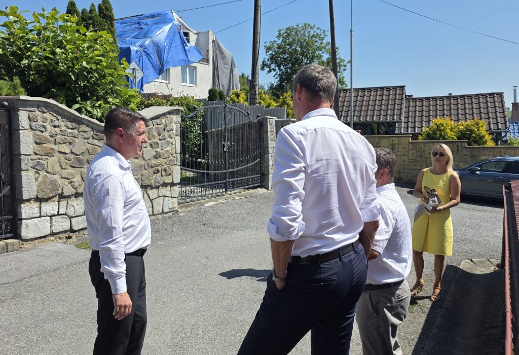 obhliadka škôd po veternej smršti v Kračúnovciach