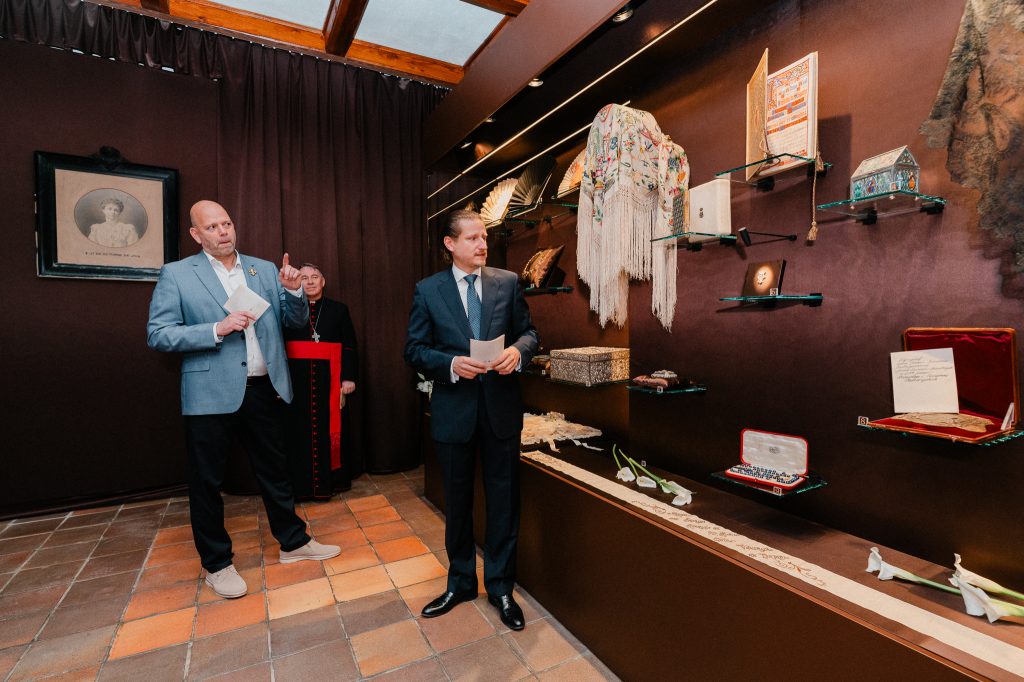 hostia na sprístupnení expozície