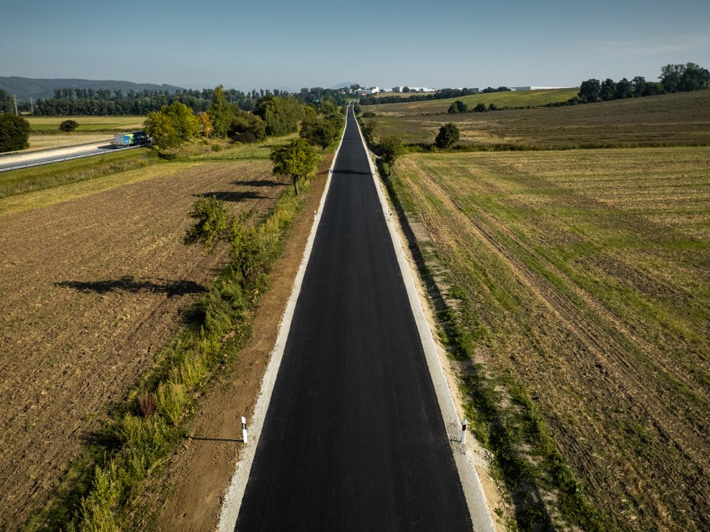 letecký pohľad na vynovenú cestu