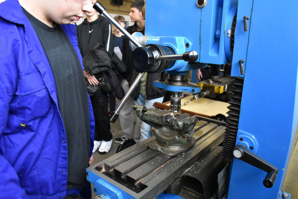 strojári v SOŠ technickej