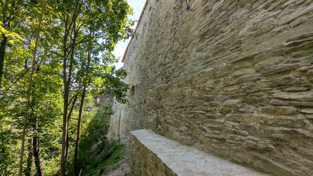 Opravená severovýchodná hradba hradu Ľubovňa