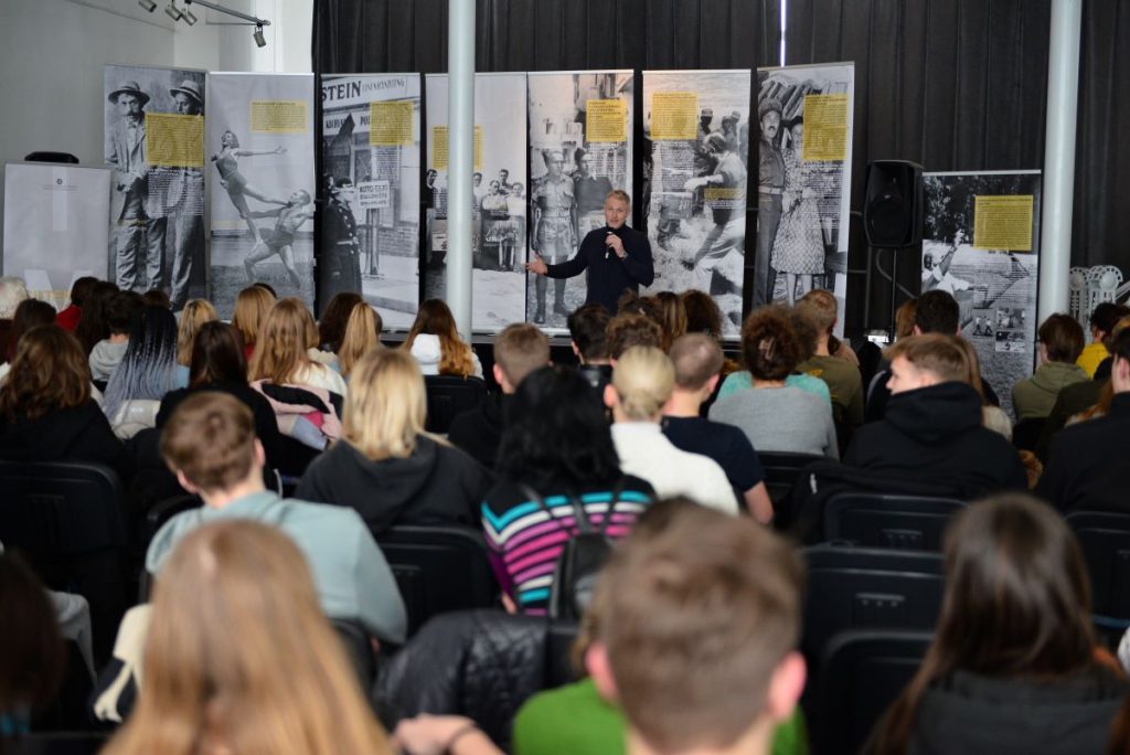 prednáška v galérii