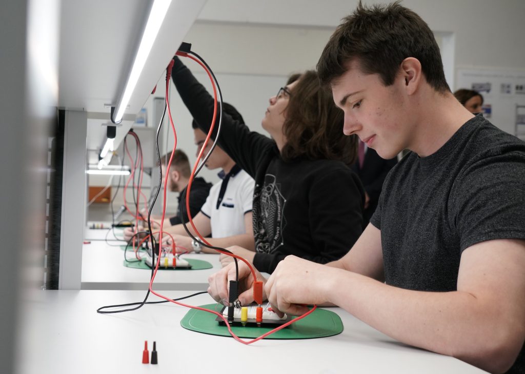 Žiaci na praktickom vyučovaní na SPŠ strojníckej Prešov