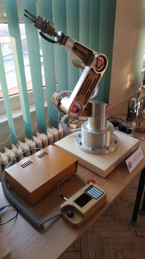 elektronické zariadenie na škole