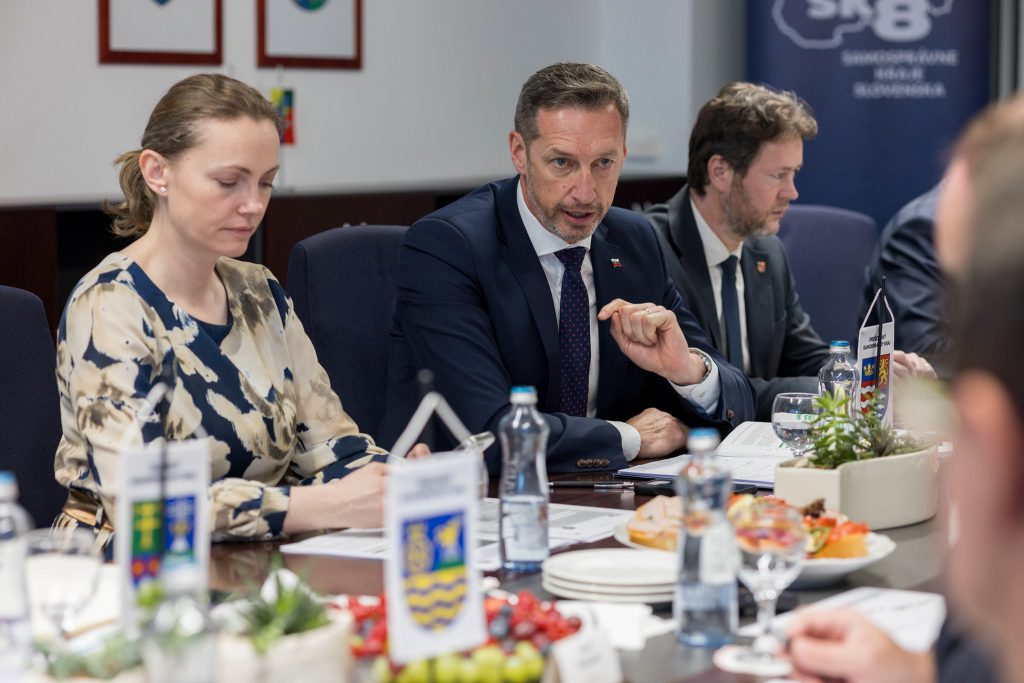 predseda PSK Milan Majerský na stretnutí