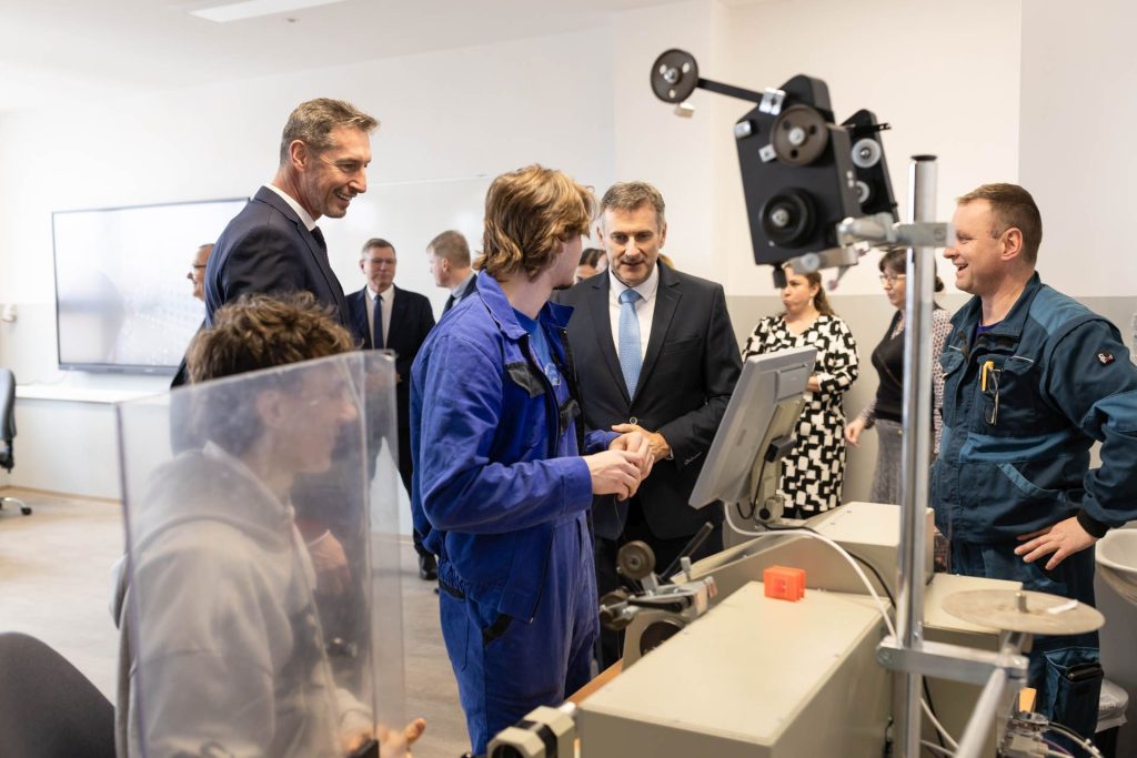 predseda PSK v jednej z nových dielní