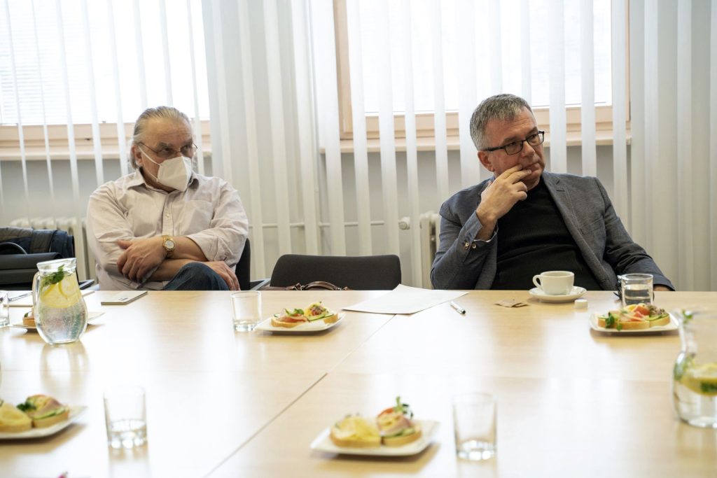 odborníci na stretnutí