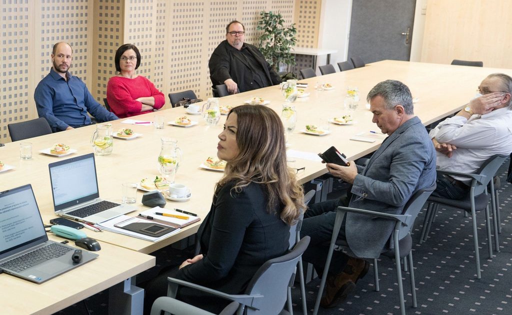 stretnutie s odborníkmi v téme