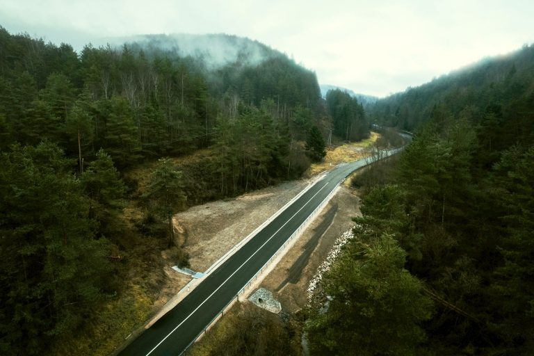 stabilizácia zosuvu na ceste, pohľad zvrchu