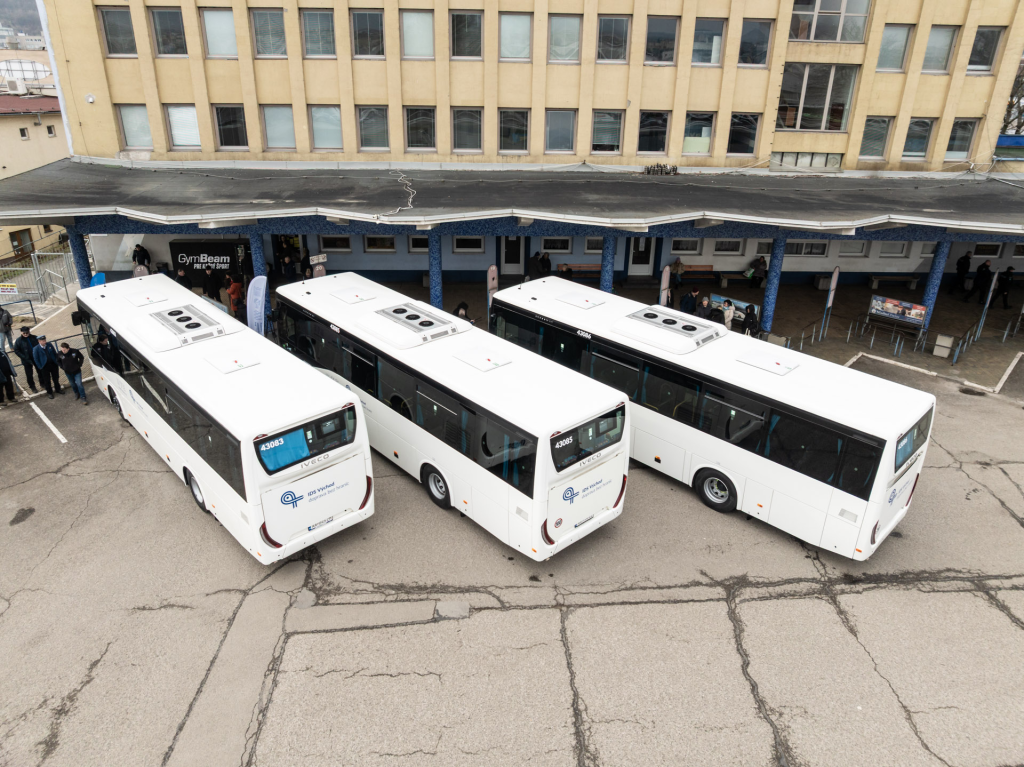 nové autobusy - pohľad z výšky