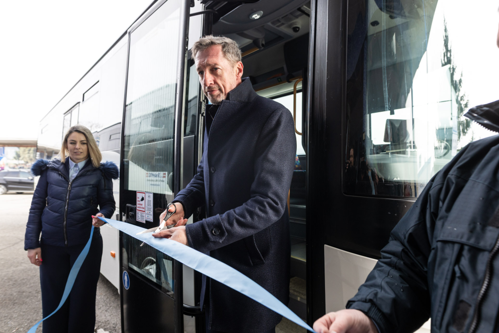 Milan Majerský odovzdáva nové autobusy