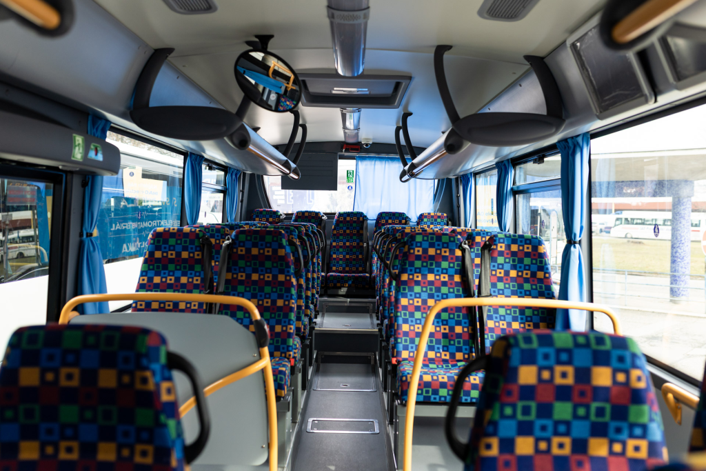 interiér autobusu