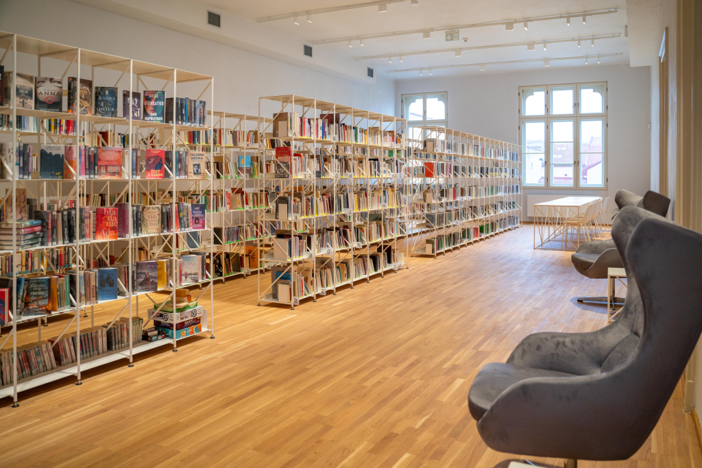 interiér knižnice v Prešove