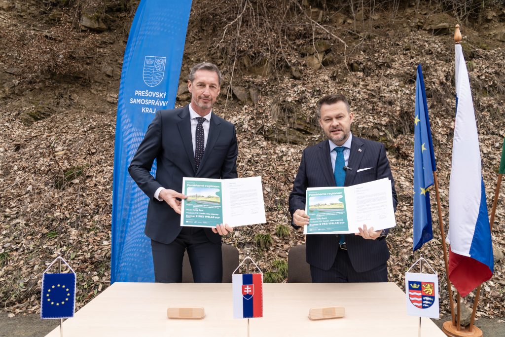 Podpísanie certifikátu o schválení projektu rekonštrukcie cyklochodníka pod Bikošom