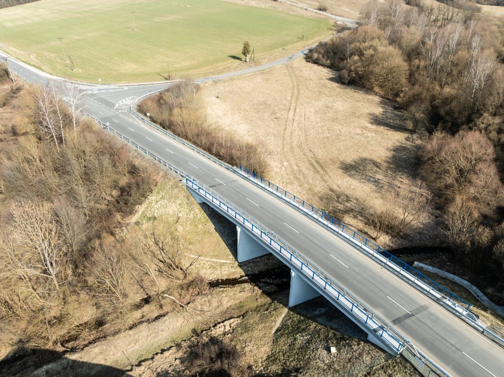 Opravený most do obce Šemetkovce