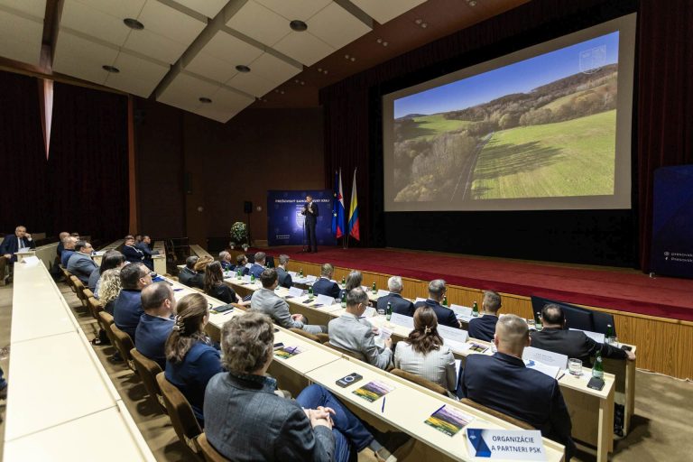 zasadnutie miestnej a regionálnej samosprávy