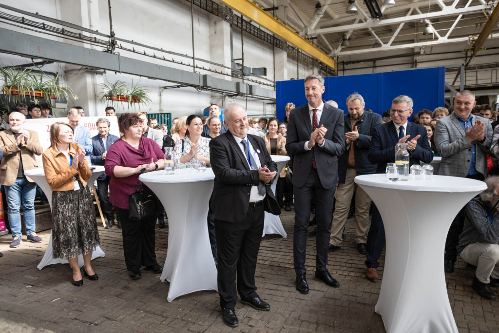 predseda PSK s riaditeľom školy