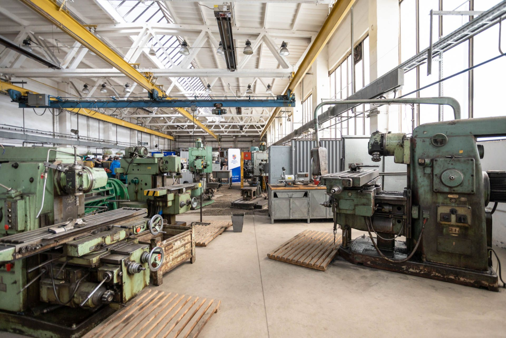 súčasné strojárske dielne