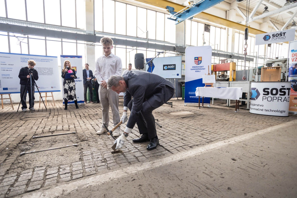 vyberanie starej podlahy