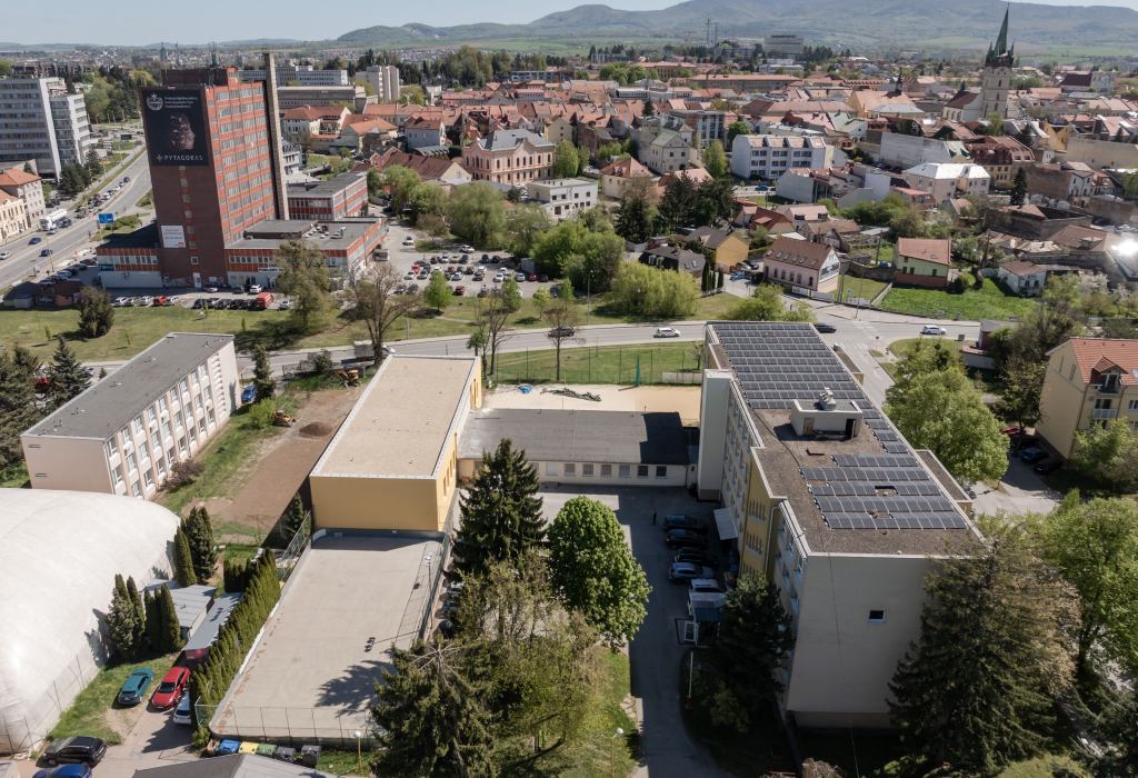 škola letecký pohľad