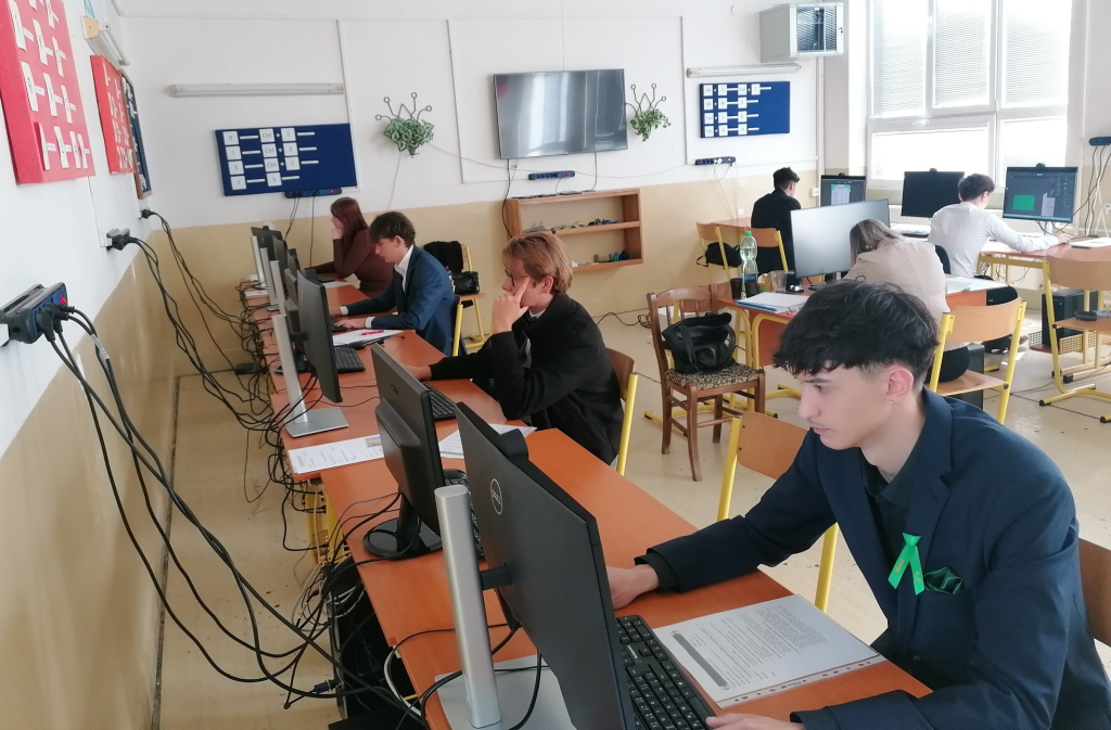 žiaci v SOŠ technickej Humenné