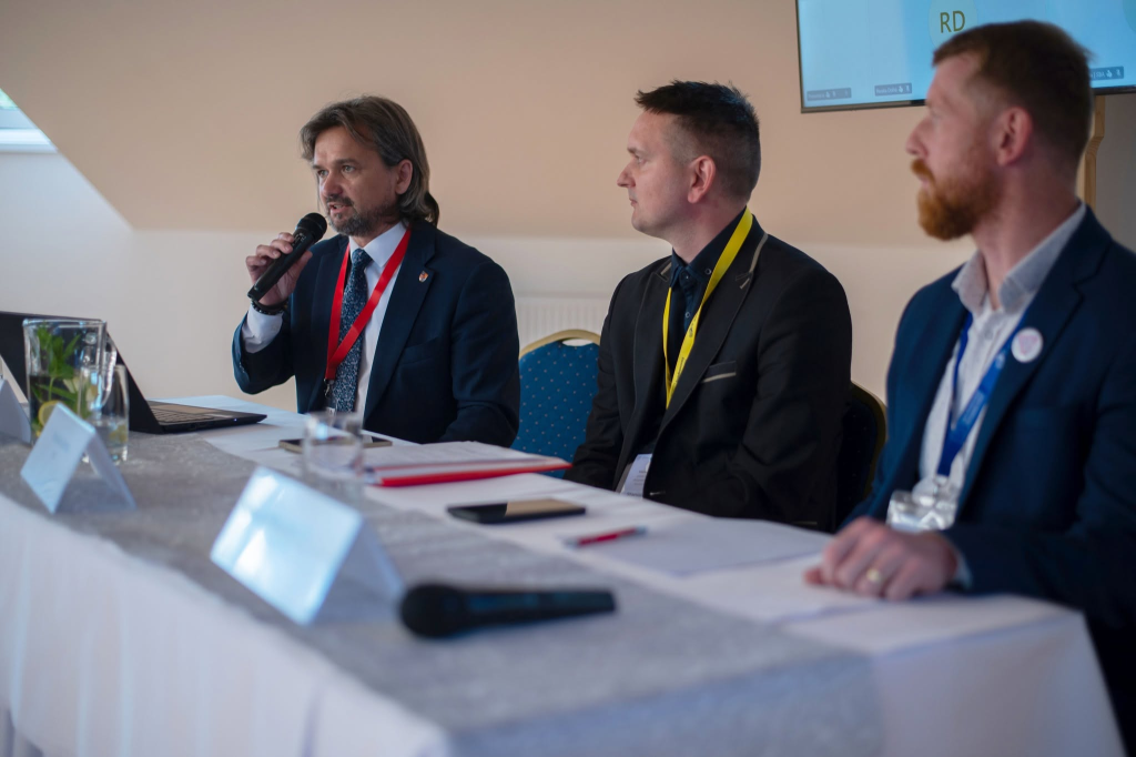 aktéri na konferencii