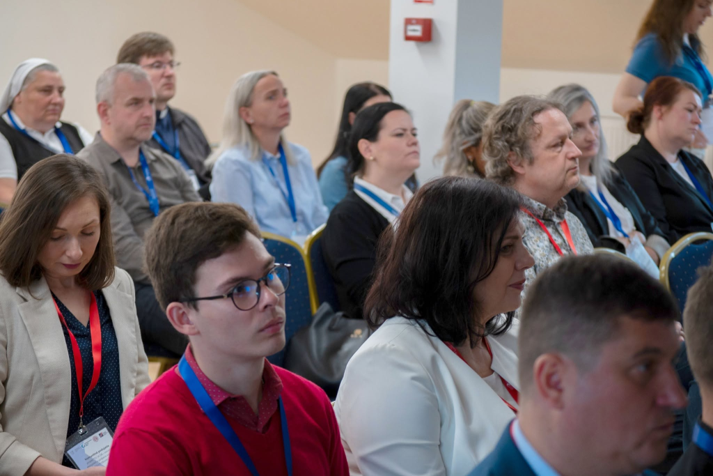 aktéri na konferencii