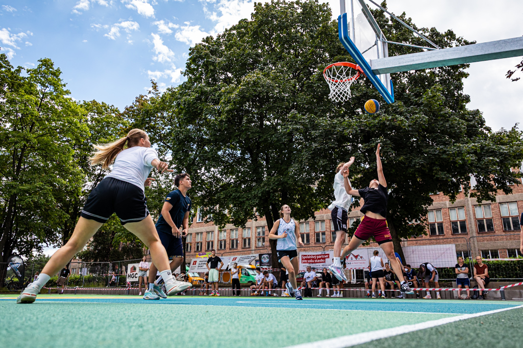 basketbal na ihrisku